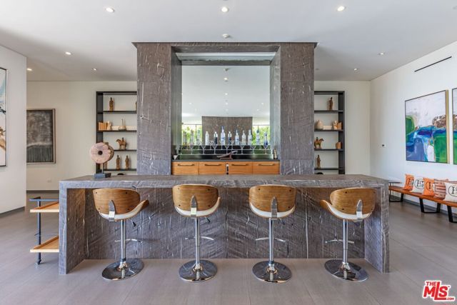 2002 LOMA VISTA Drive, Beverly Hills, CA 90210