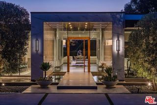 2002 LOMA VISTA Drive, Beverly Hills, CA 90210
