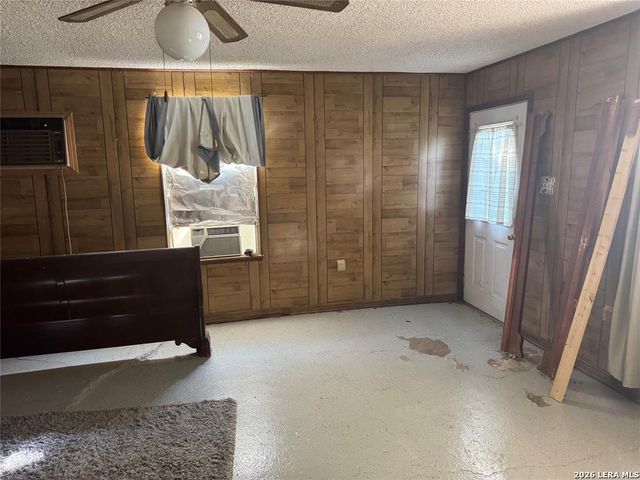 137 N KOWALD LN, New Braunfels, TX 78130