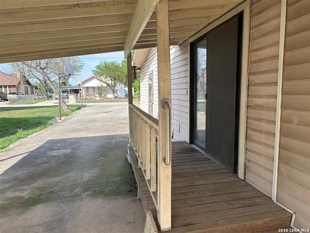 137 N KOWALD LN, New Braunfels, TX 78130