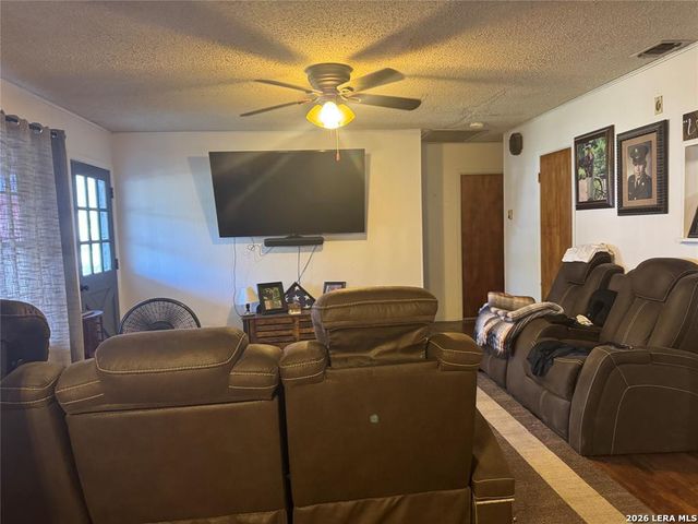 137 N KOWALD LN, New Braunfels, TX 78130