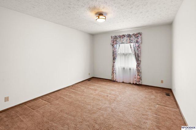 16231 Wright Circle, Omaha, NE 68130