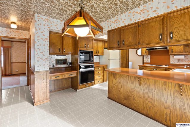 16231 Wright Circle, Omaha, NE 68130