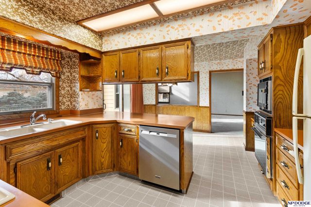 16231 Wright Circle, Omaha, NE 68130