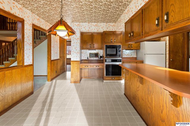 16231 Wright Circle, Omaha, NE 68130