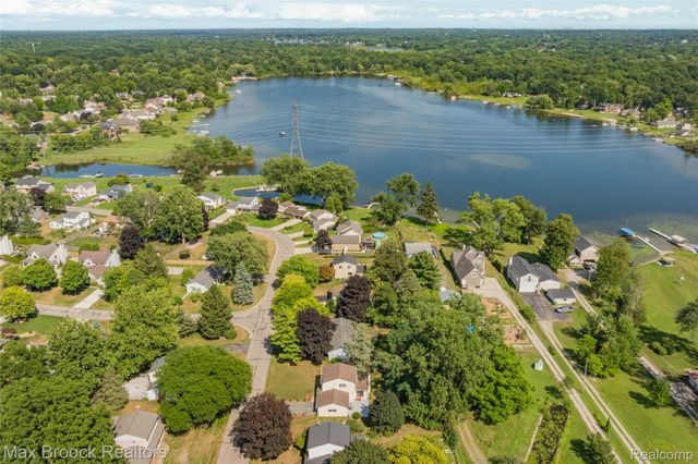 1874 Hopkins Drive, Wixom, MI 48393