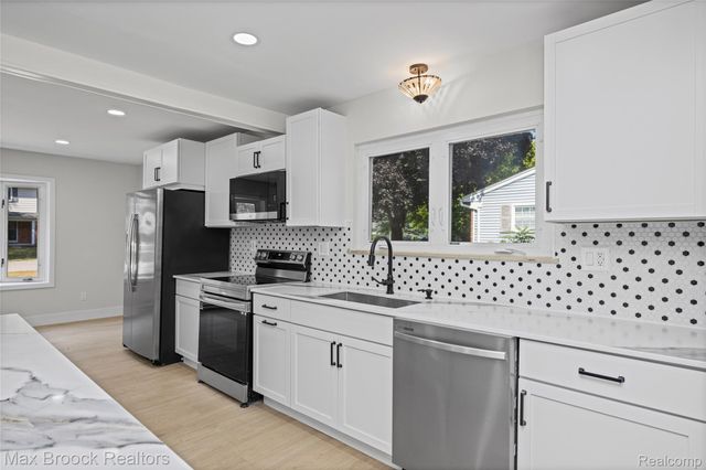 1874 Hopkins Drive, Wixom, MI 48393