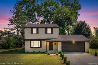 1874 Hopkins Drive, Wixom, MI 48393
