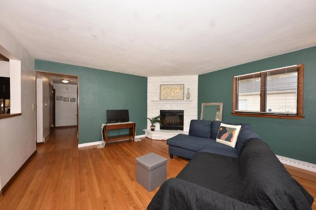 5607 N Argyle AVENUE, Glendale, WI 53209