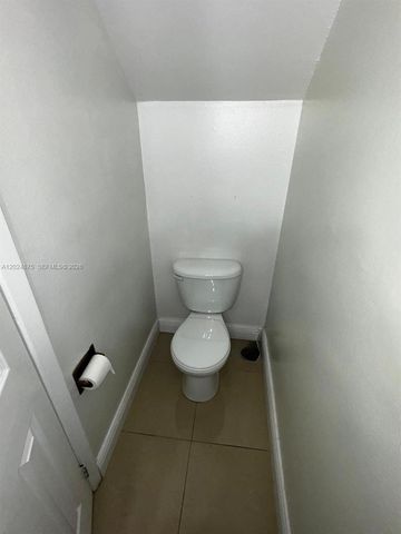 18111 NW 68th Ave F203, Hialeah, FL 33015