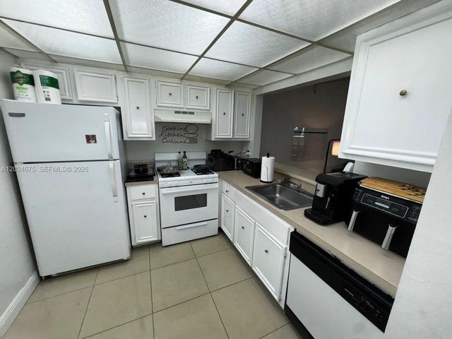 18111 NW 68th Ave F203, Hialeah, FL 33015