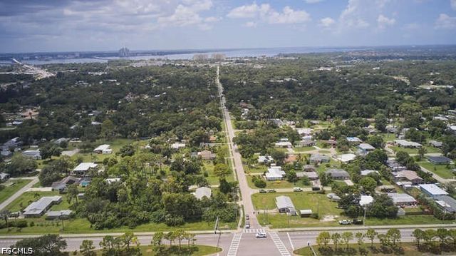 1637 Piney RD, North Fort Myers, FL 33903