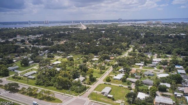 1637 Piney RD, North Fort Myers, FL 33903