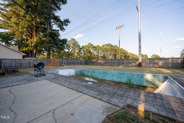 521 Offing Drive, Fayetteville, NC 28314