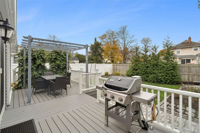 31 Roosevelt Avenue, Sayville, NY 11782
