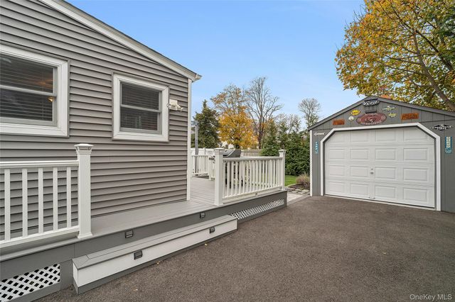 31 Roosevelt Avenue, Sayville, NY 11782
