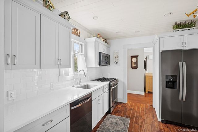 31 Roosevelt Avenue, Sayville, NY 11782