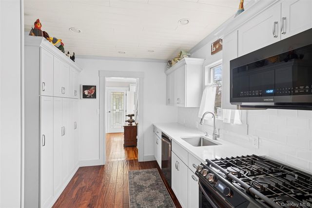 31 Roosevelt Avenue, Sayville, NY 11782