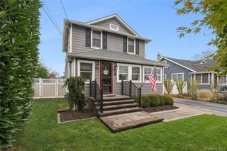 31 Roosevelt Avenue, Sayville, NY 11782