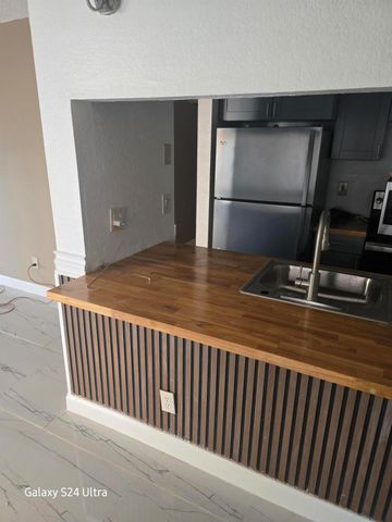 6023 10th Avenue N 115, Greenacres, FL 33463