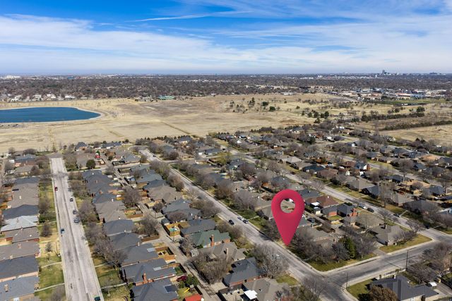 5721 FOXCROFT Drive, Amarillo, TX 79109