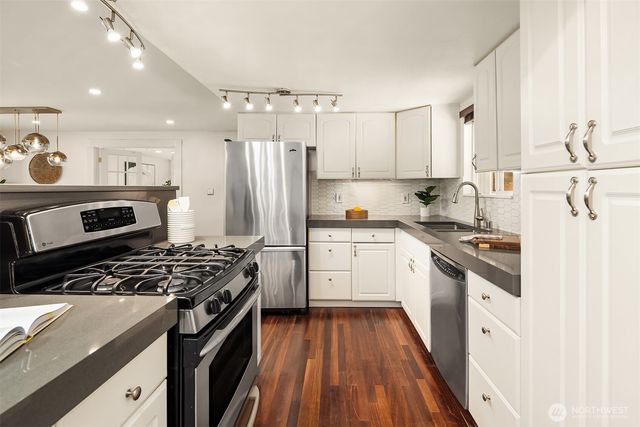 2310 216th Avenue SE, Sammamish, WA 98075