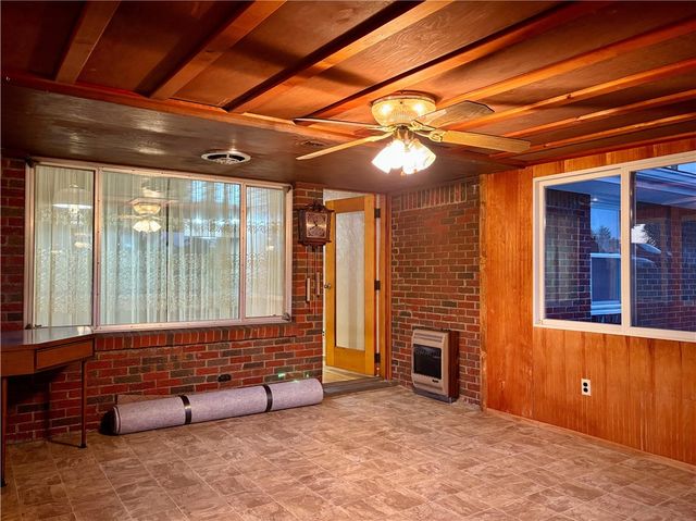 421 Old Jacks Run Rd, White Oak, PA 15642