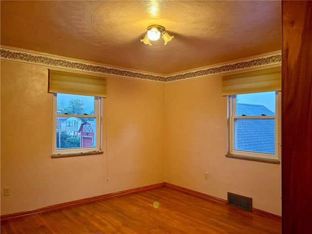 421 Old Jacks Run Rd, White Oak, PA 15642