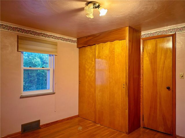 421 Old Jacks Run Rd, White Oak, PA 15642