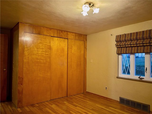 421 Old Jacks Run Rd, White Oak, PA 15642