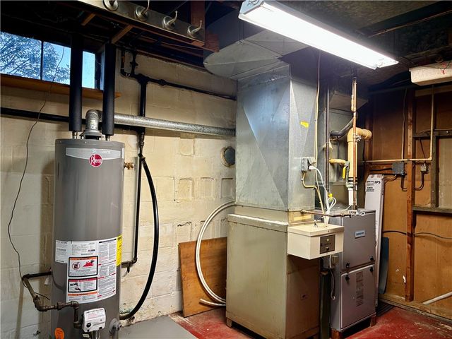 421 Old Jacks Run Rd, White Oak, PA 15642