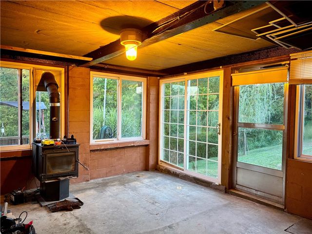 421 Old Jacks Run Rd, White Oak, PA 15642