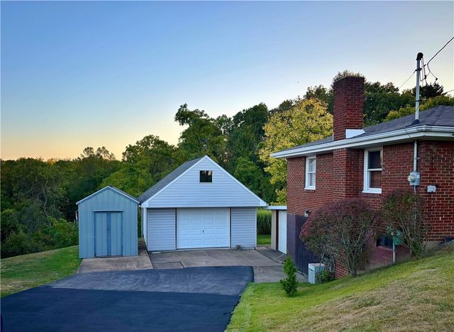 421 Old Jacks Run Rd, White Oak, PA 15642