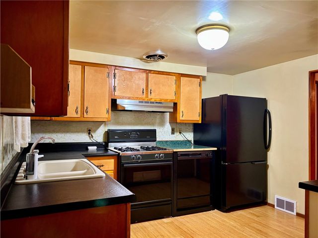 421 Old Jacks Run Rd, White Oak, PA 15642