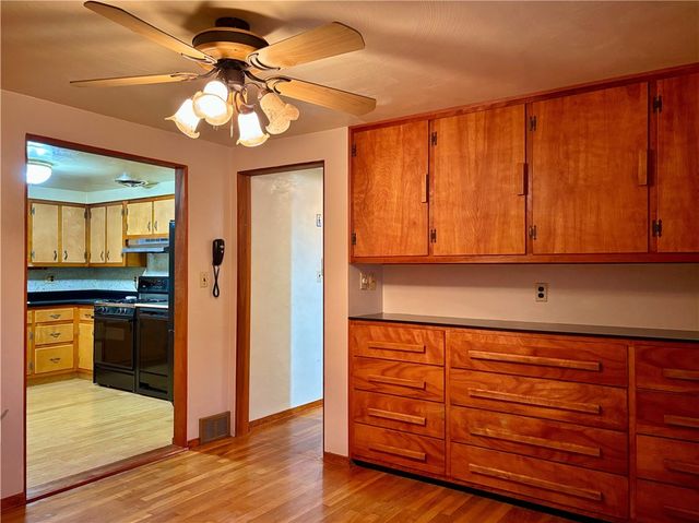 421 Old Jacks Run Rd, White Oak, PA 15642