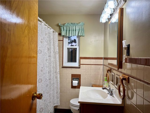 421 Old Jacks Run Rd, White Oak, PA 15642