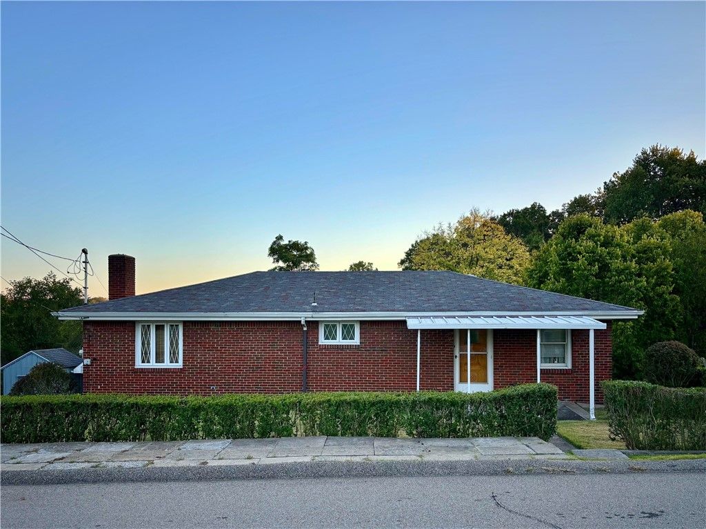 421 Old Jacks Run Rd, White Oak, PA 15642