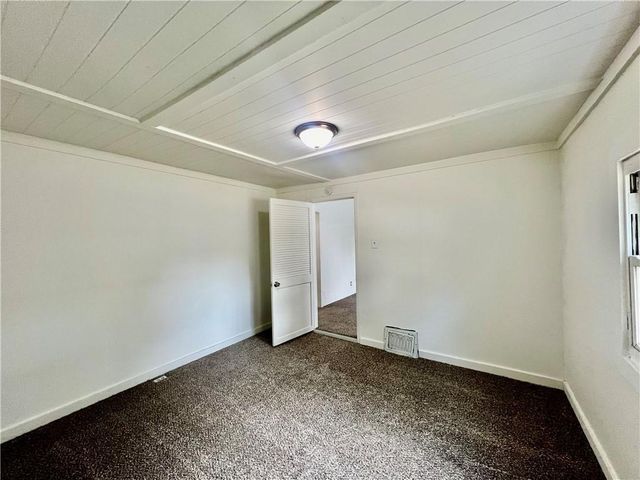 10406 E Lexington Avenue, Independence, MO 64053