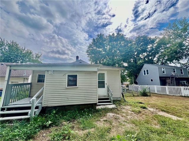 10406 E Lexington Avenue, Independence, MO 64053