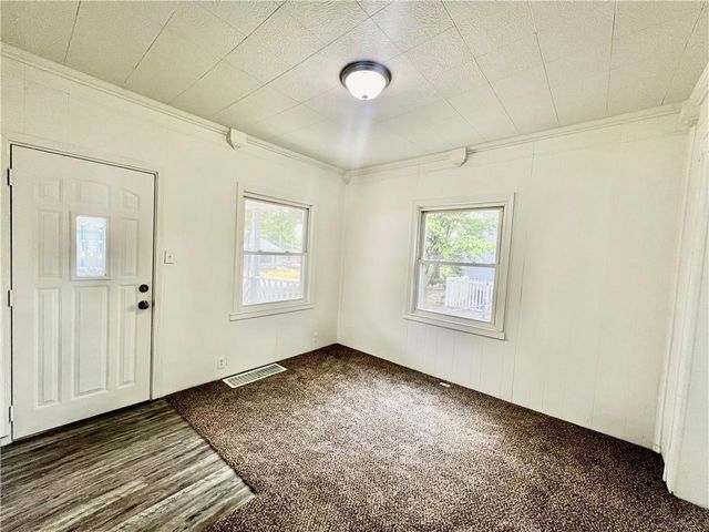 10406 E Lexington Avenue, Independence, MO 64053