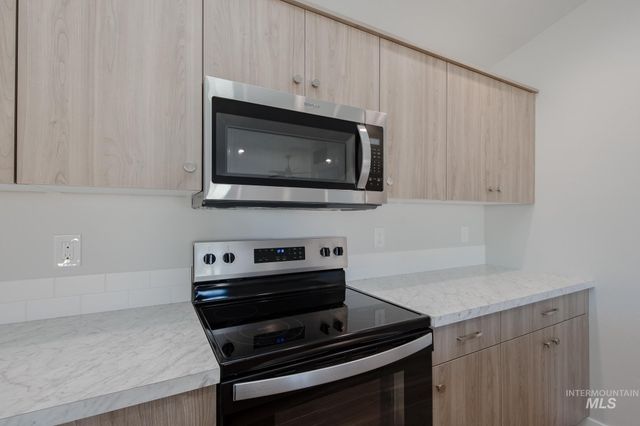 7070 E Shields Dr, Nampa, ID 83687