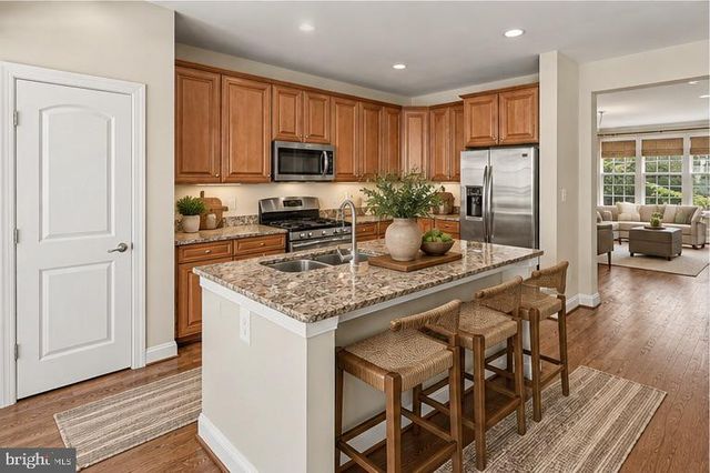 8046 RESERVE WAY, Vienna, VA 22182