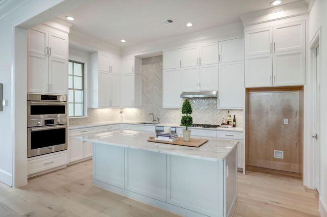 111 Wellington Row Road, Houston, TX 77024