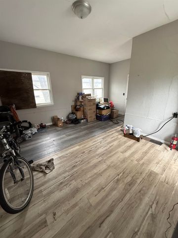 2042 E 9th St N, Wichita, KS 67214