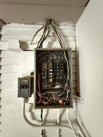 2042 E 9th St N, Wichita, KS 67214