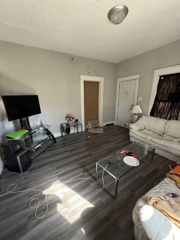 2042 E 9th St N, Wichita, KS 67214