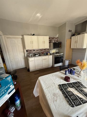 2042 E 9th St N, Wichita, KS 67214