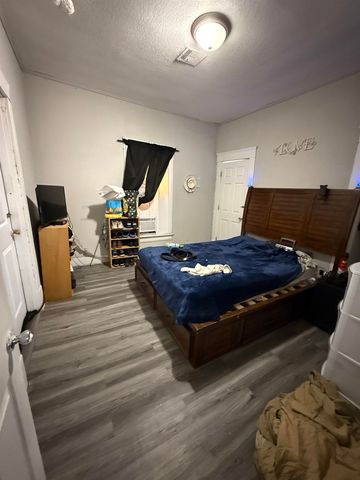 2042 E 9th St N, Wichita, KS 67214