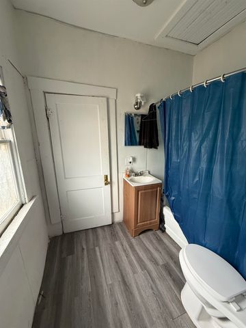 2042 E 9th St N, Wichita, KS 67214