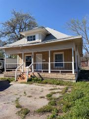 2042 E 9th St N, Wichita, KS 67214